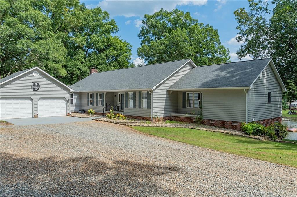 695 Blue Heron Road