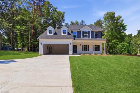 Homes For Sale - 3503 Battleground Avenue<br/> Greensboro, NC 27410