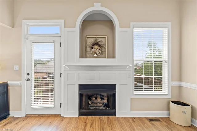 1304 Bradford Lane, photo 5 of 36