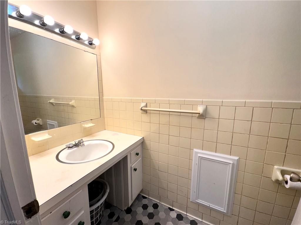 127 Forest Oaks Drive, Dobson, North Carolina image 13