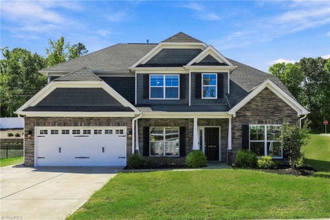 Homes For Sale - 2929 Fernley Court<br/> High Point, NC 27262