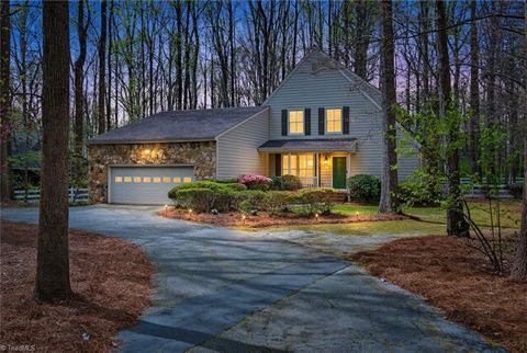 Homes For Sale - 4004 Hiddenwood Court<br/> Greensboro, NC 27407