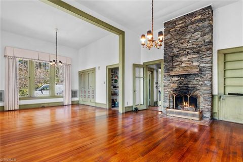 Homes For Sale - 334 Chestnut Circle<br/> Blowing Rock, NC 28605