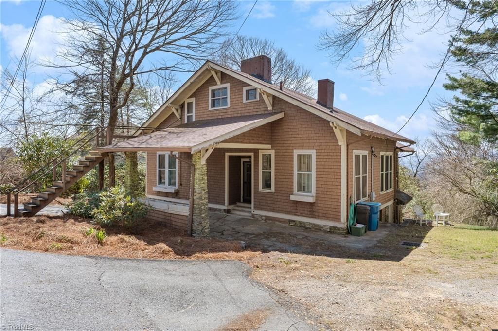 Photo of 334 Chestnut Circle, Blowing Rock, NC 28605 (MLS # 1216318)