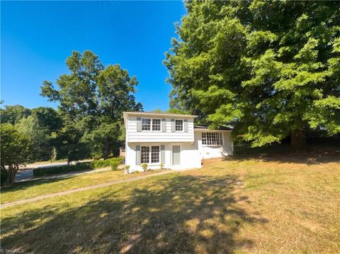 Homes For Sale - 801 Daleview Court<br/> Greensboro, NC 27406