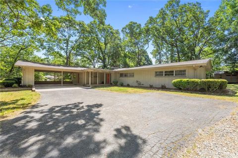 Homes For Sale - 2220 Lakeview Terrace<br/> Burlington, NC 27215