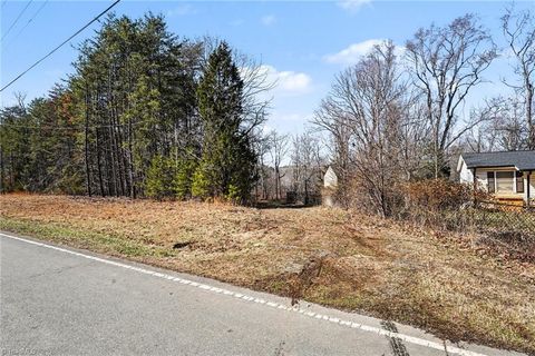 Vacant Land For Sale - 9770 Baux Mountain Road<br/> Forsyth County, Germanton, NC 27019