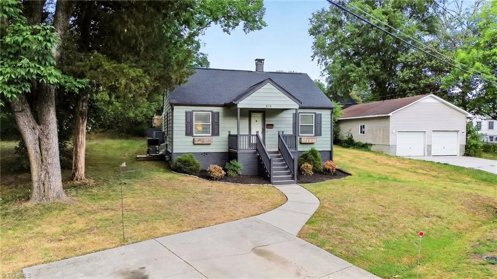 Photo of 515 E Willowbrook Drive, Burlington, NC 27215 (MLS # 1225240)