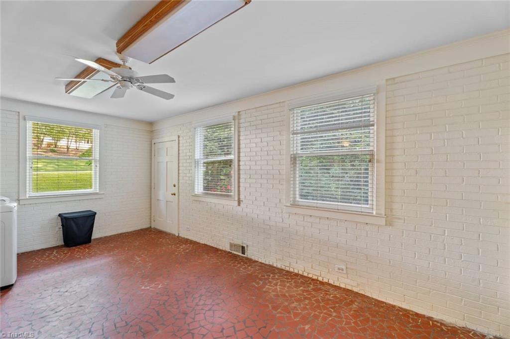 Winston-Salem, North Carolina 27106, United States, 4 Bedrooms Bedrooms, ,3 BathroomsBathrooms,Residential,Active,83659