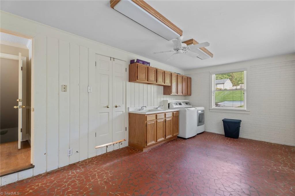 Winston-Salem, North Carolina 27106, United States, 4 Bedrooms Bedrooms, ,3 BathroomsBathrooms,Residential,Active,83659