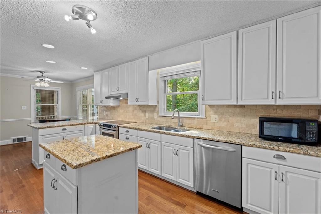 Winston-Salem, North Carolina 27106, United States, 4 Bedrooms Bedrooms, ,3 BathroomsBathrooms,Residential,Active,83659