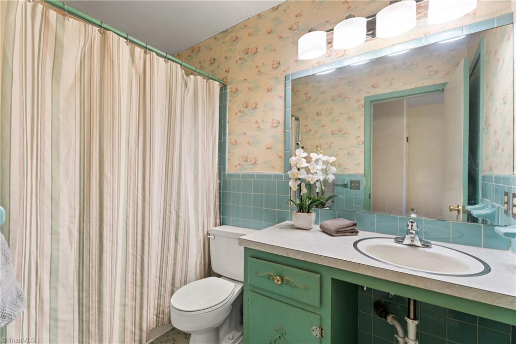 Winston-Salem, North Carolina 27103, United States, 3 Bedrooms Bedrooms, ,3 BathroomsBathrooms,Residential,Active,244134