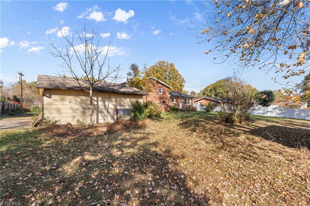 Winston-Salem, North Carolina 27103, United States, 3 Bedrooms Bedrooms, ,3 BathroomsBathrooms,Residential,Active,244134