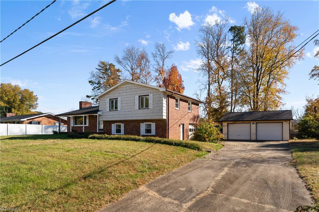 Winston-Salem, North Carolina 27103, United States, 3 Bedrooms Bedrooms, ,3 BathroomsBathrooms,Residential,Active,244134