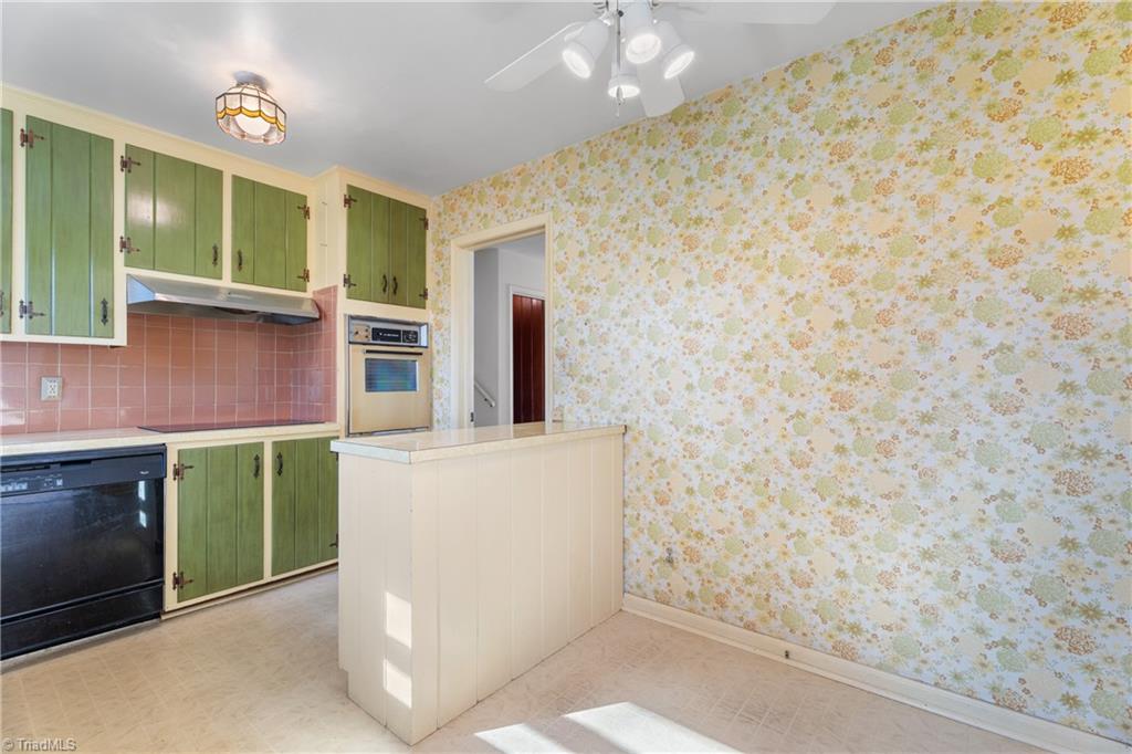 Winston-Salem, North Carolina 27103, United States, 3 Bedrooms Bedrooms, ,3 BathroomsBathrooms,Residential,Active,244134