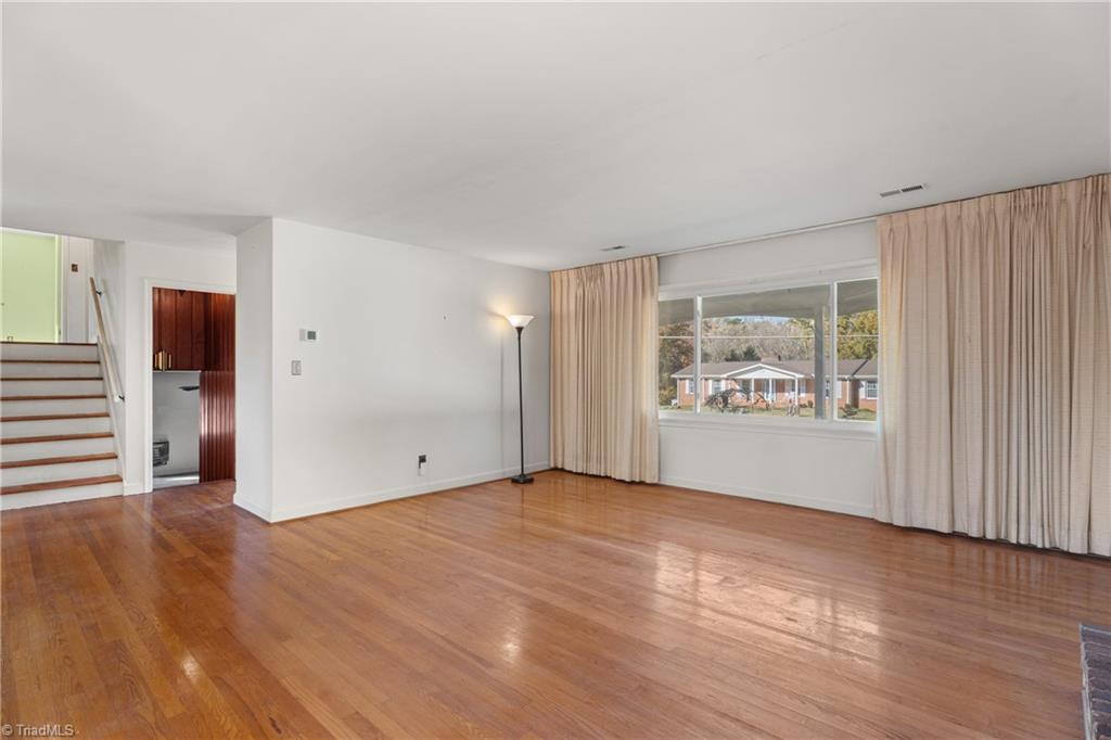 Winston-Salem, North Carolina 27103, United States, 3 Bedrooms Bedrooms, ,3 BathroomsBathrooms,Residential,Active,244134