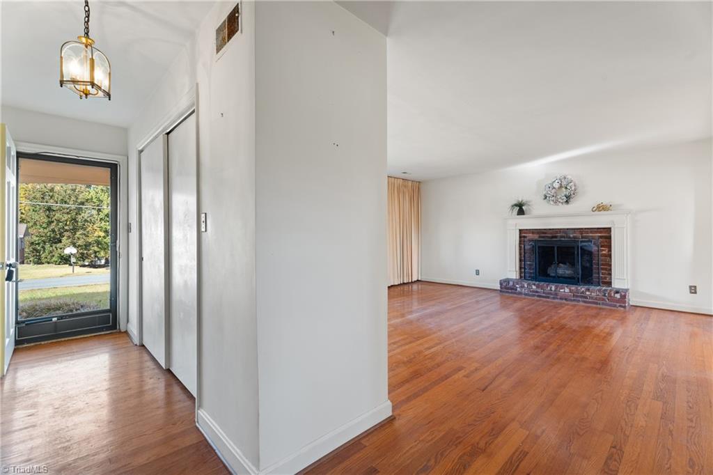 Winston-Salem, North Carolina 27103, United States, 3 Bedrooms Bedrooms, ,3 BathroomsBathrooms,Residential,Active,244134