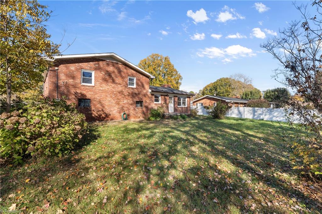 Winston-Salem, North Carolina 27103, United States, 3 Bedrooms Bedrooms, ,3 BathroomsBathrooms,Residential,Active,244134