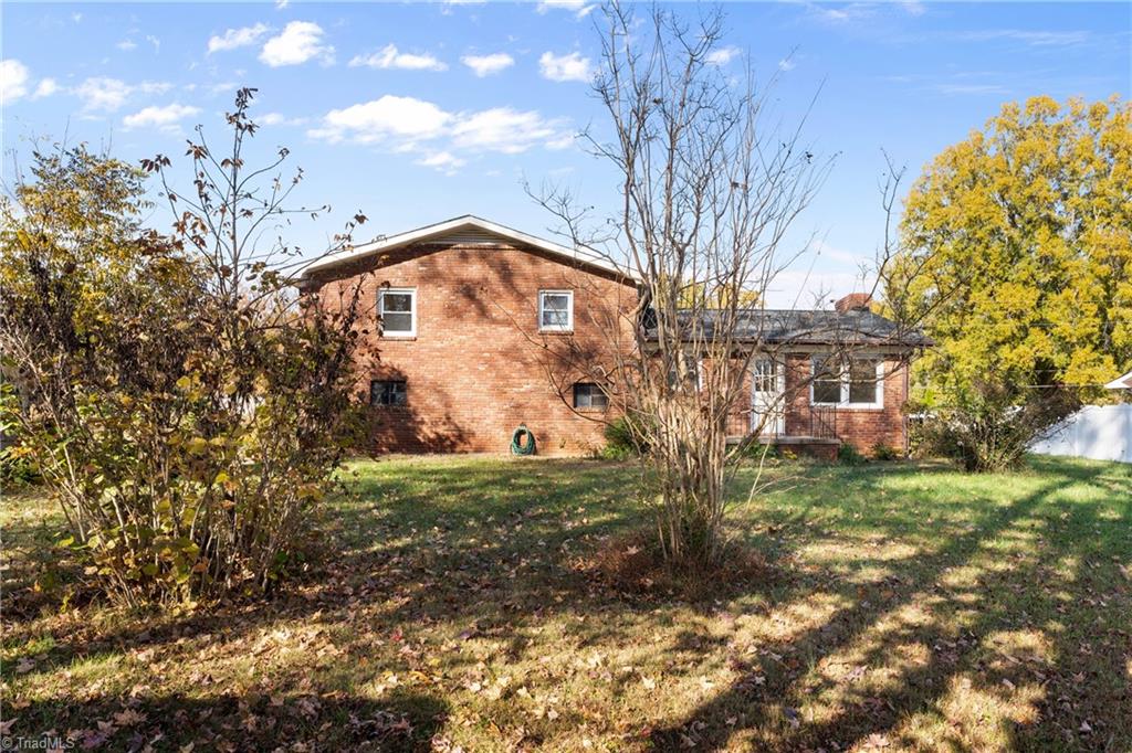 Winston-Salem, North Carolina 27103, United States, 3 Bedrooms Bedrooms, ,3 BathroomsBathrooms,Residential,Active,244134