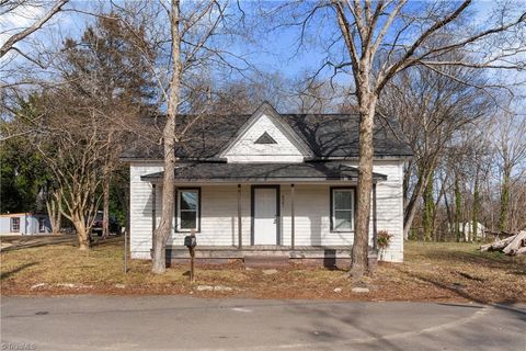 Homes For Sale - 521 E 1st Street<br/> Lexington, NC 27292