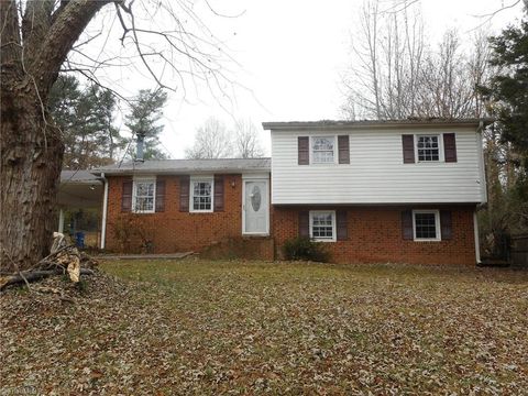 Homes For Sale - 5511 Windemere Circle<br/> Randolph County, Trinity, NC 27370