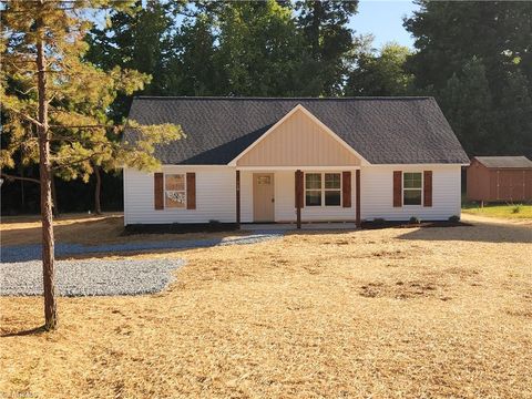 Homes For Sale - 728 Central Falls Road<br/> Randolph County, Asheboro, NC 27203