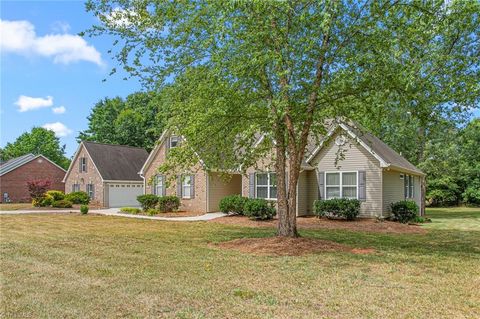 Homes For Sale - 8475 Hunting Court<br/> Stokesdale, NC 27357