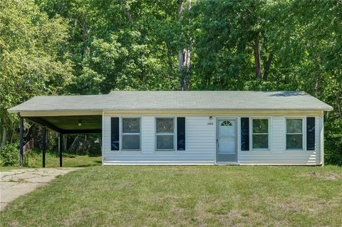 Homes For Sale - 1404 Ballymena Drive<br/> Reidsville, NC 27320