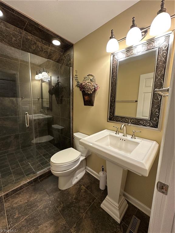 470 Farmbrook Road, Mount Airy, North Carolina image 32