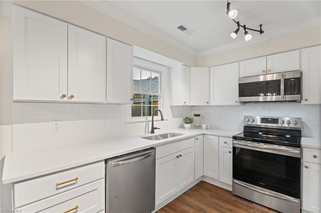 Kernersville, North Carolina 27284, United States, 3 Bedrooms Bedrooms, ,3 BathroomsBathrooms,Residential,Active,169704