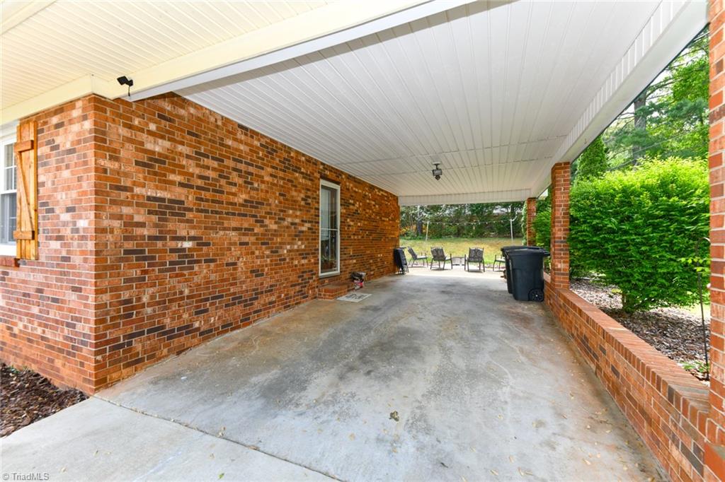 1051 Foxfire Road, Kernersville, North Carolina image 6