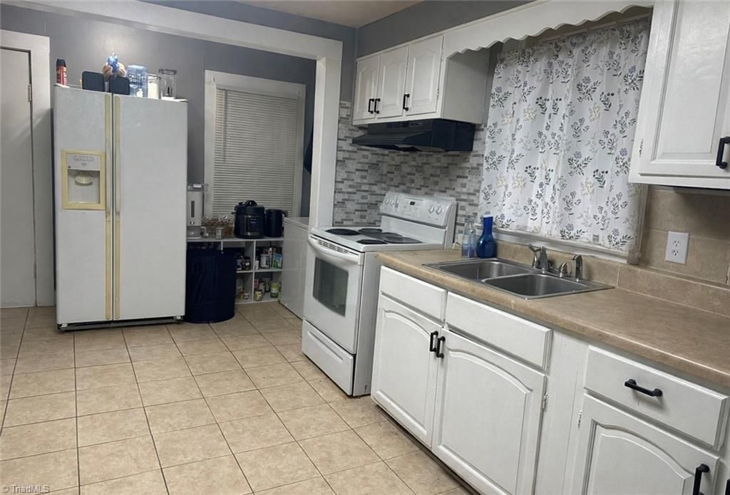 Photo of 1727 Thurmond Street, Winston-Salem, NC 27105 (MLS # 1206520)