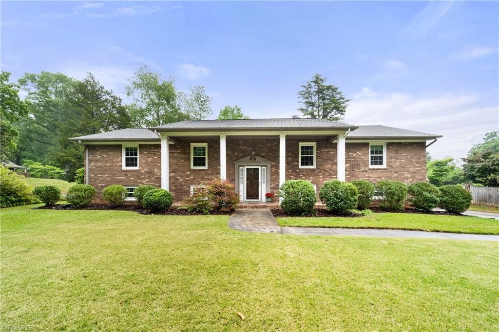 Photo of 289 Flintshire Road, Winston-Salem, NC 27104 (MLS # 1218203)