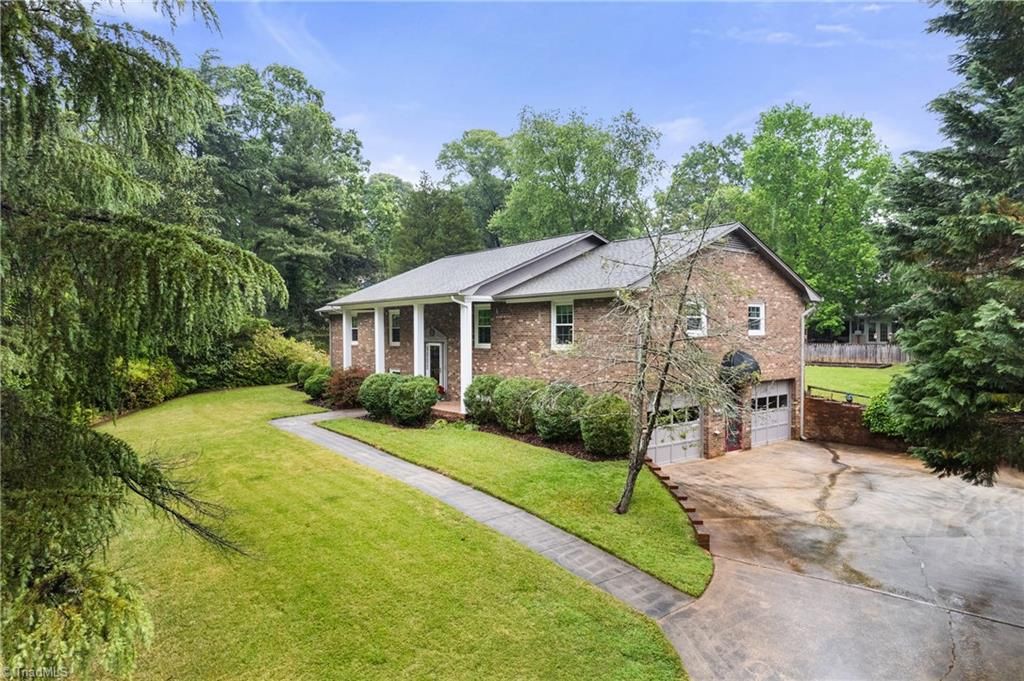 Photo of 289 Flintshire Road, Winston-Salem, NC 27104 (MLS # 1218203)