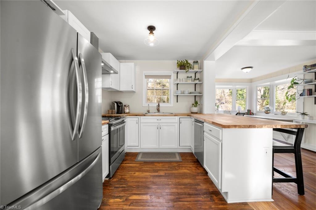 Winston-Salem, North Carolina 27103, United States, 3 Bedrooms Bedrooms, ,2 BathroomsBathrooms,Residential,Pending,13274