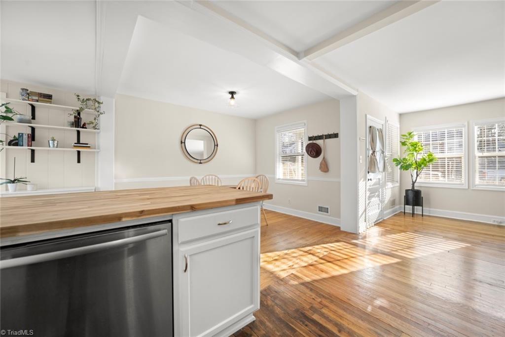 Winston-Salem, North Carolina 27103, United States, 3 Bedrooms Bedrooms, ,2 BathroomsBathrooms,Residential,Pending,13274