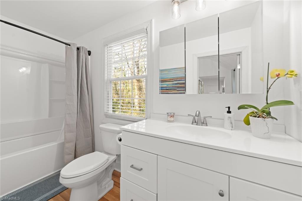 Winston-Salem, North Carolina 27103, United States, 3 Bedrooms Bedrooms, ,2 BathroomsBathrooms,Residential,Pending,13274