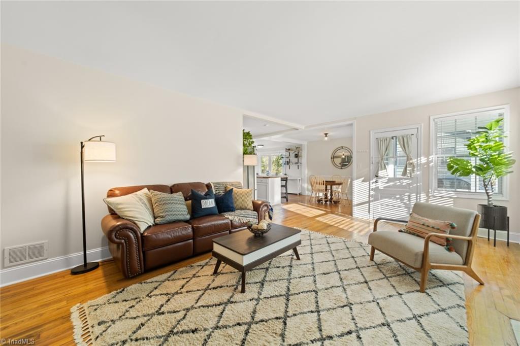 Winston-Salem, North Carolina 27103, United States, 3 Bedrooms Bedrooms, ,2 BathroomsBathrooms,Residential,Pending,13274