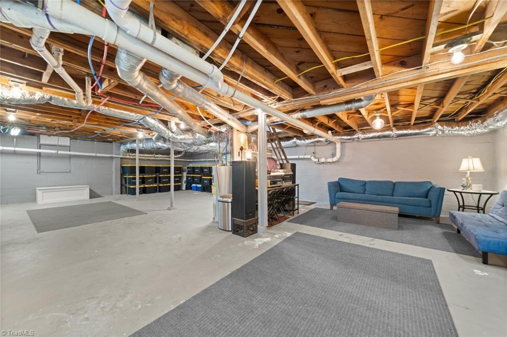 Winston-Salem, North Carolina 27103, United States, 3 Bedrooms Bedrooms, ,2 BathroomsBathrooms,Residential,Pending,13274