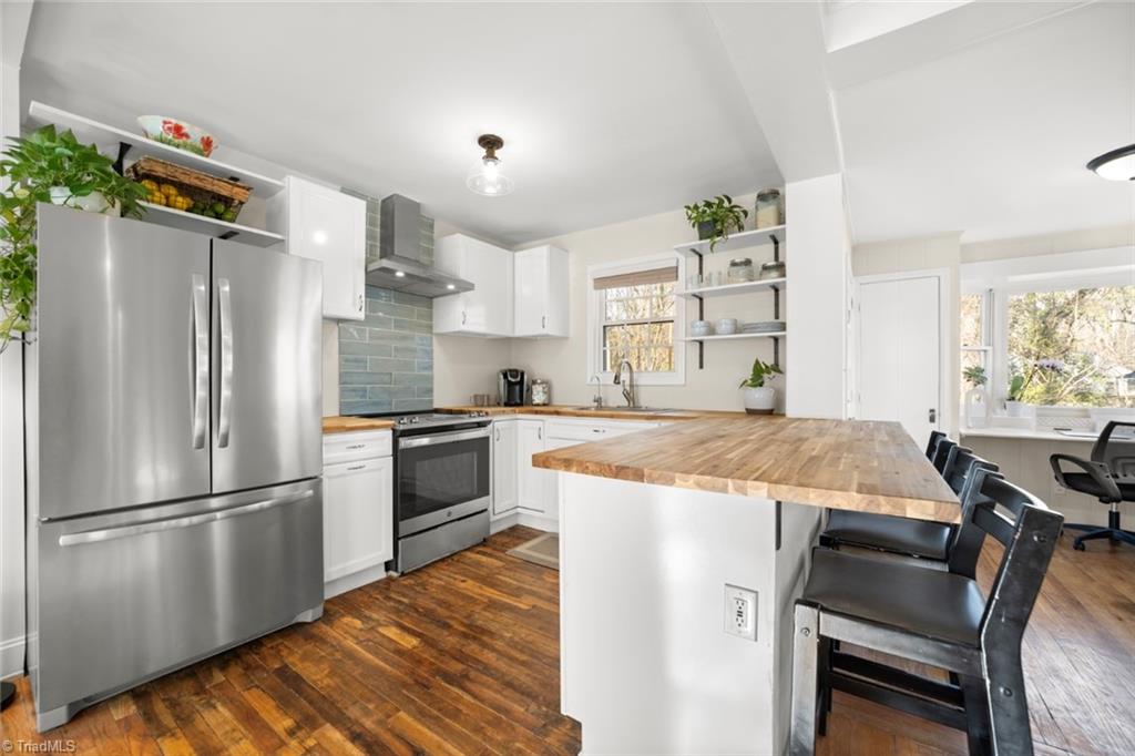 Winston-Salem, North Carolina 27103, United States, 3 Bedrooms Bedrooms, ,2 BathroomsBathrooms,Residential,Pending,13274