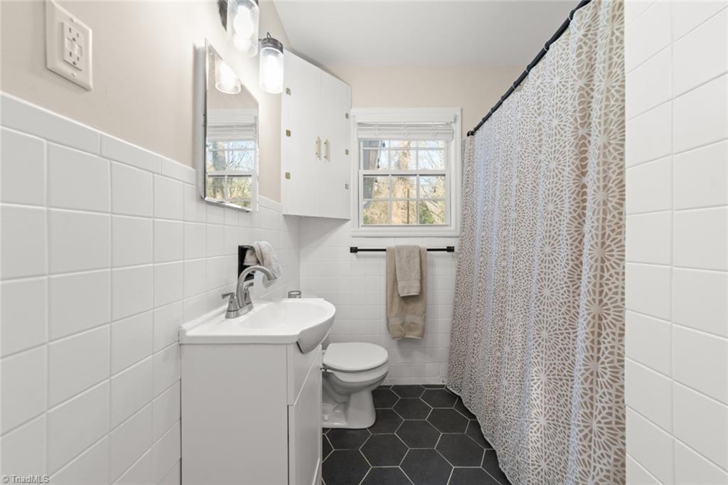 Winston-Salem, North Carolina 27103, United States, 3 Bedrooms Bedrooms, ,2 BathroomsBathrooms,Residential,Pending,13274