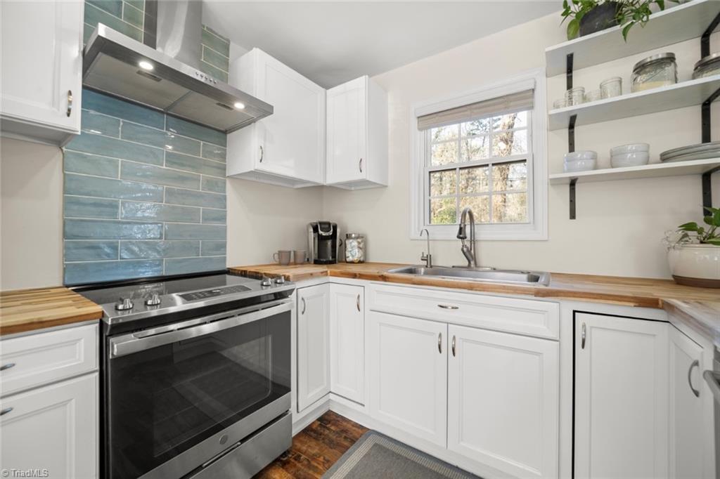 Winston-Salem, North Carolina 27103, United States, 3 Bedrooms Bedrooms, ,2 BathroomsBathrooms,Residential,Pending,13274