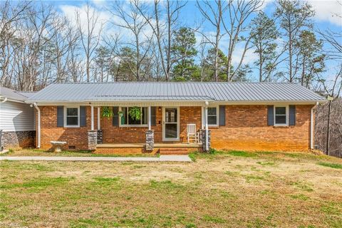 Homes For Sale - 2035 Buffalo Road<br/> Sandy Ridge, NC 27046