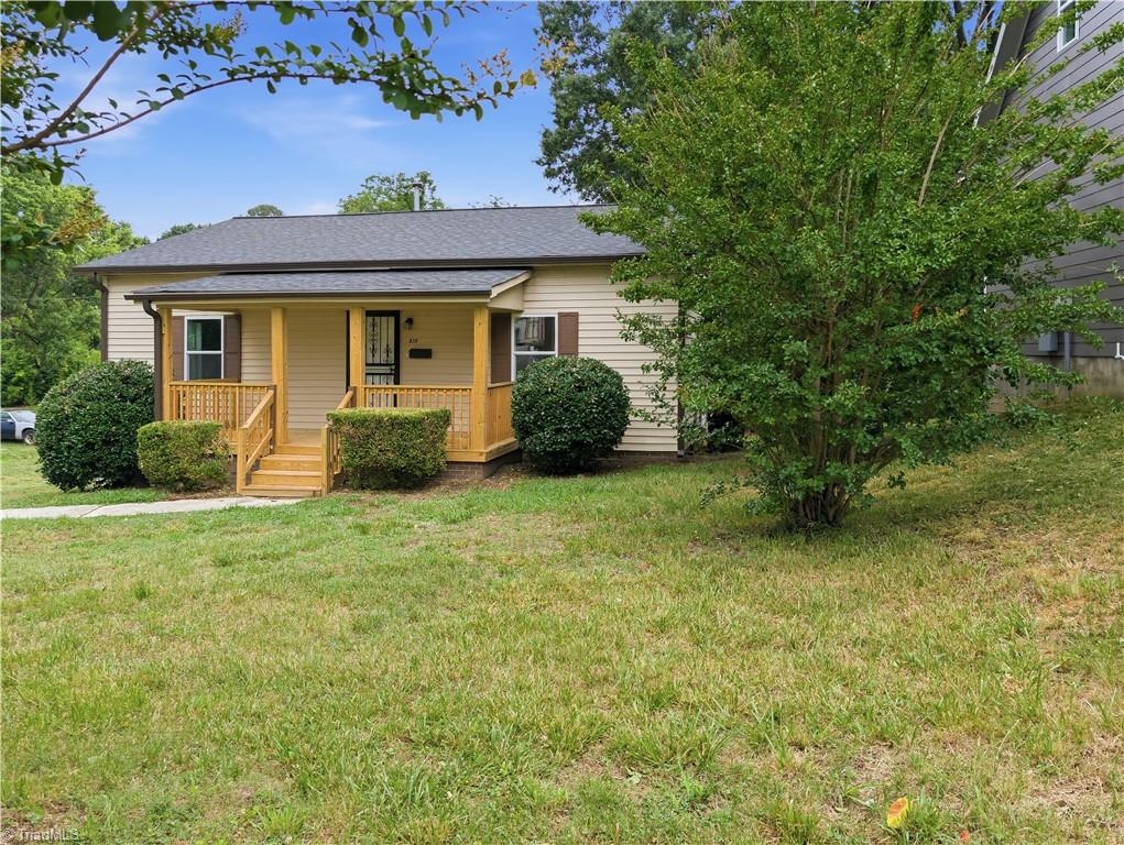 Photo of 820 chandler Avenue, Burlington, NC 27217 (MLS # 1229093)