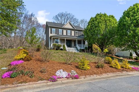 Homes For Sale - 135 Valleyoak Court<br/> Forsyth County, Clemmons, NC 27012