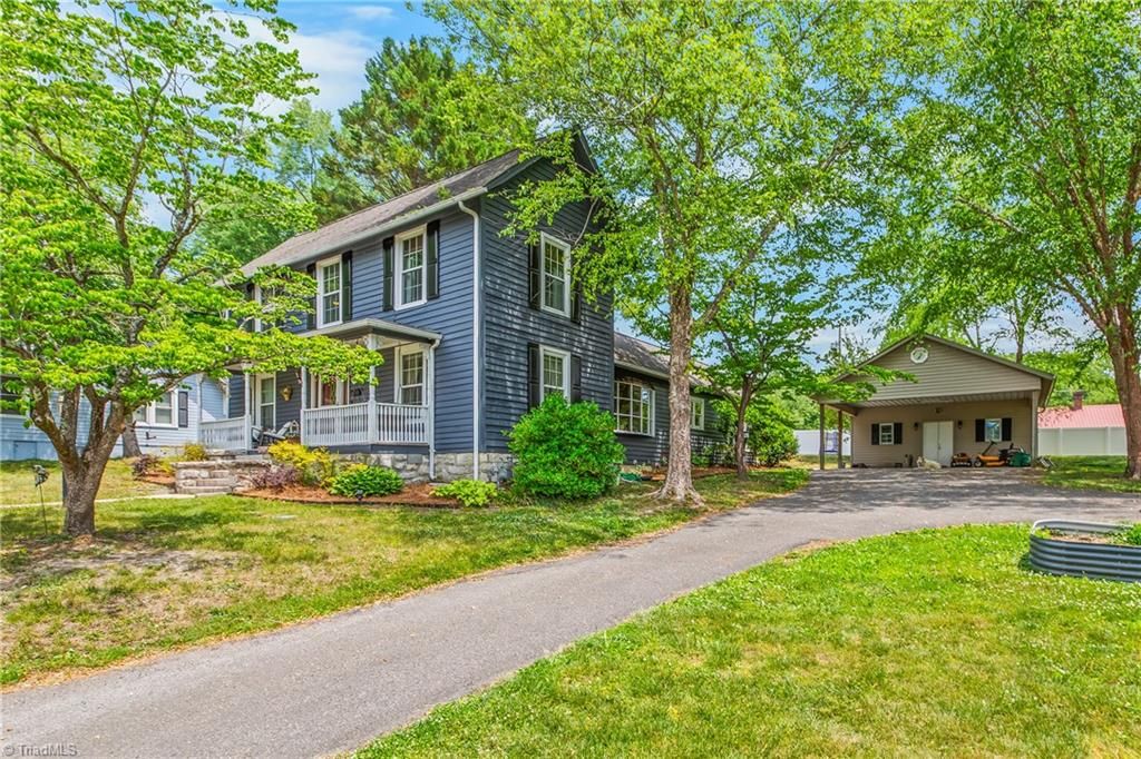 Photo of 123 Worth Street, Mount Airy, NC 27030 (MLS # 1221973)