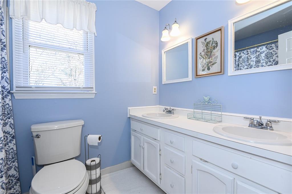 Greensboro, North Carolina 27410, United States, 4 Bedrooms Bedrooms, ,3 BathroomsBathrooms,Residential,Active,241017