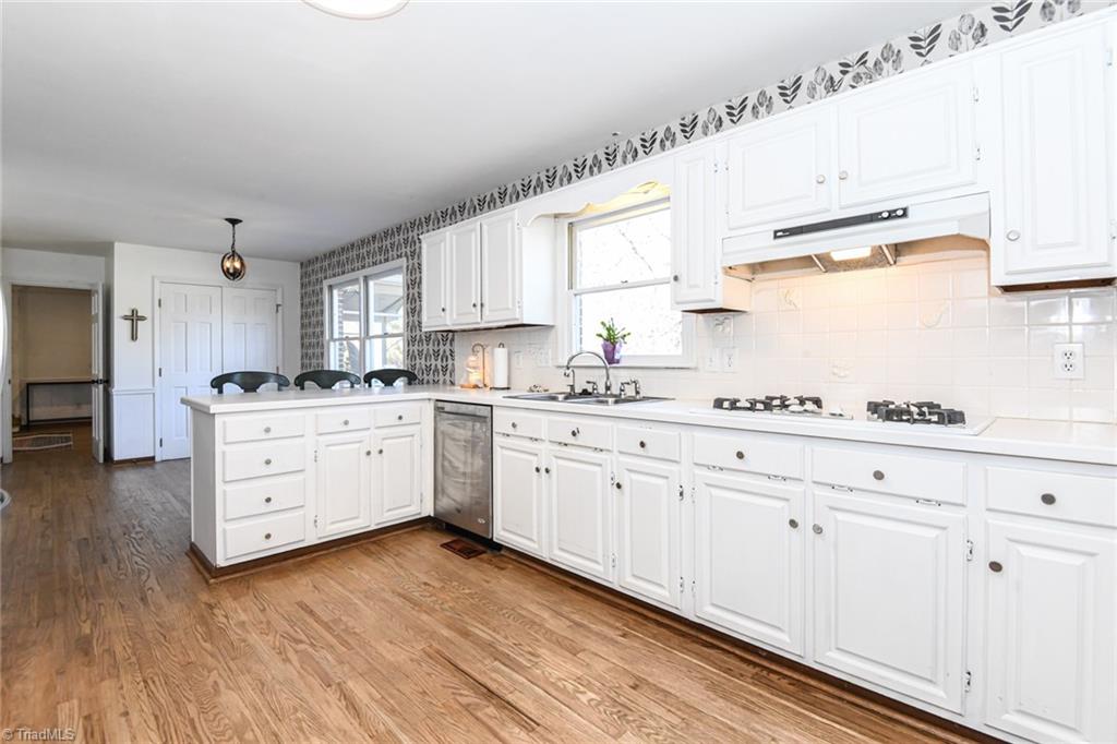 Greensboro, North Carolina 27410, United States, 4 Bedrooms Bedrooms, ,3 BathroomsBathrooms,Residential,Active,241017