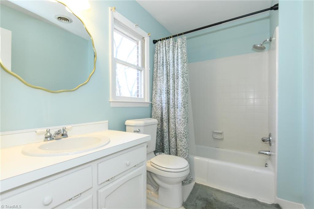 Greensboro, North Carolina 27410, United States, 4 Bedrooms Bedrooms, ,3 BathroomsBathrooms,Residential,Active,241017