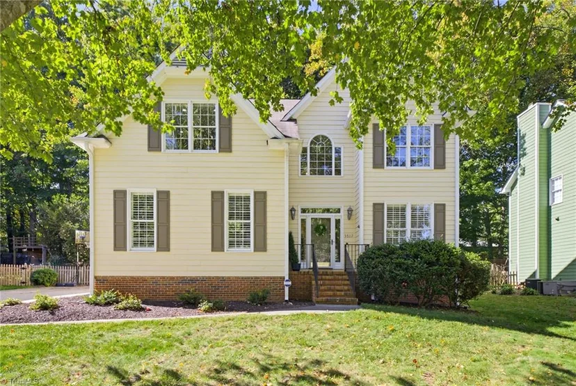 5517 Clydebank Road, photo 1 of 39